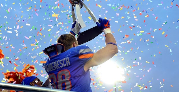 Leighton Vander Esch of the Dallas Cowboys celebrates after a third News  Photo - Getty Images