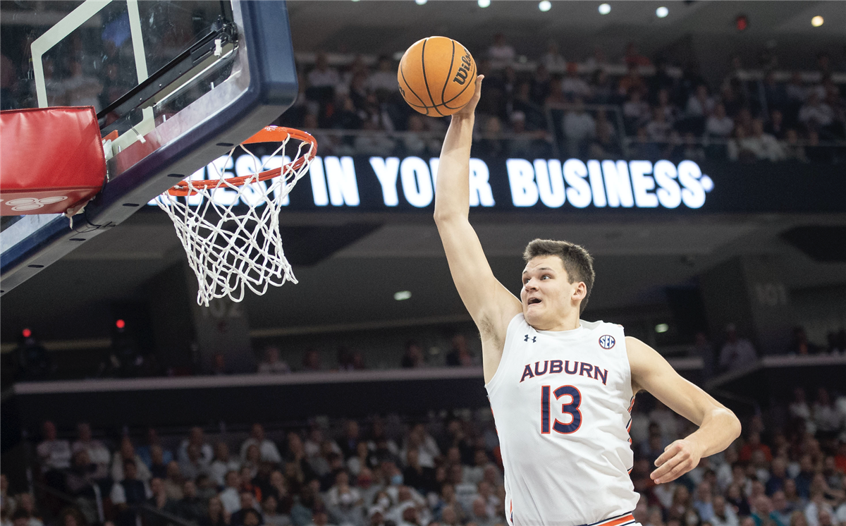 Auburn throttles Texas A&M behind Walker Kessler tripledouble