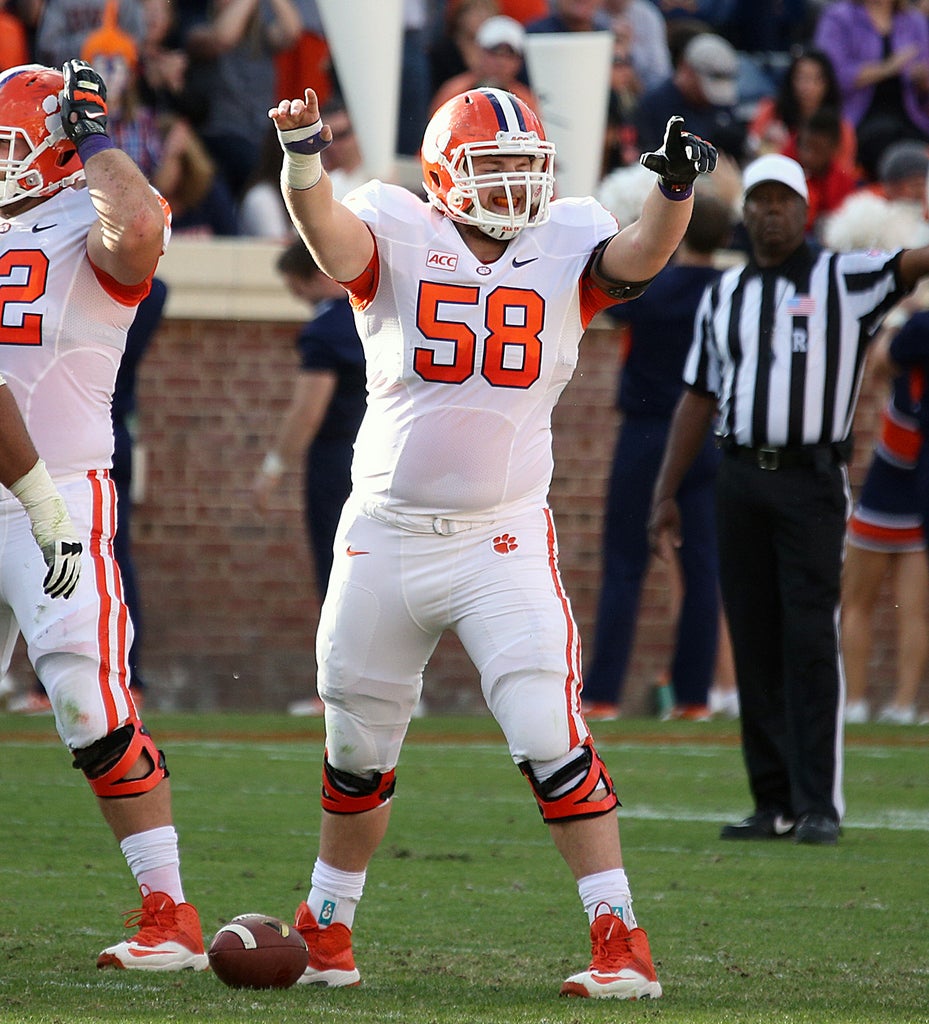 Clemson lineman Ryan Norton benched 640 lbs 