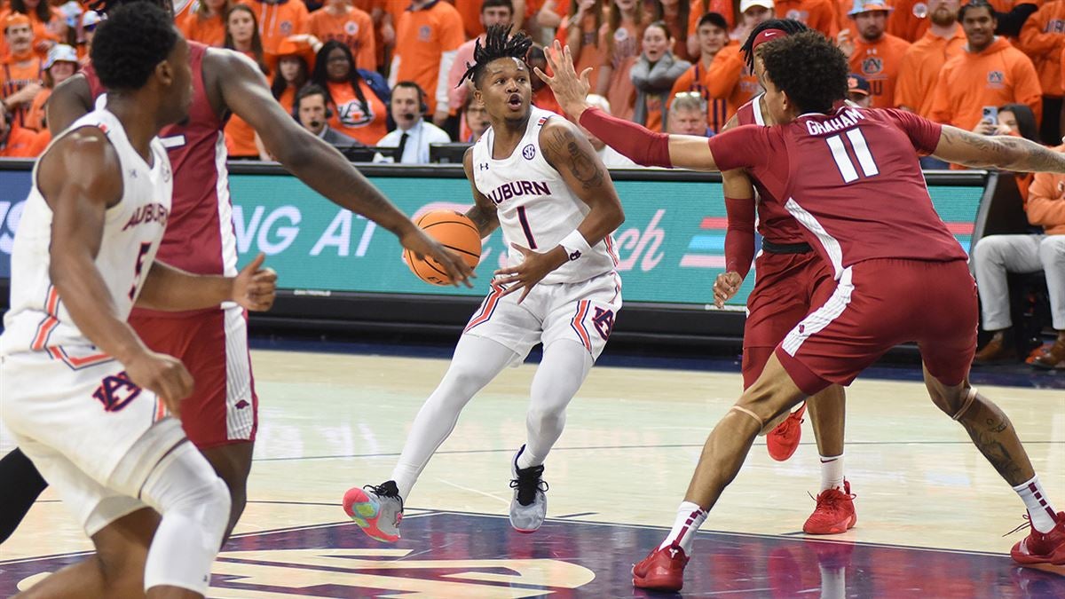 Green, Flanigan spark Auburn victory over No. 13 Arkansas - Vimarsana News