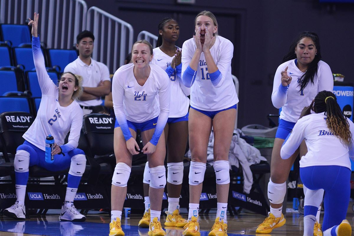 Photos: Women #39 s Volleyball handles Arizona 3 1 in Pauley Pavilion Photos: Women #39 s Volleyball handles Arizona 3 1 in Pauley Pavilion