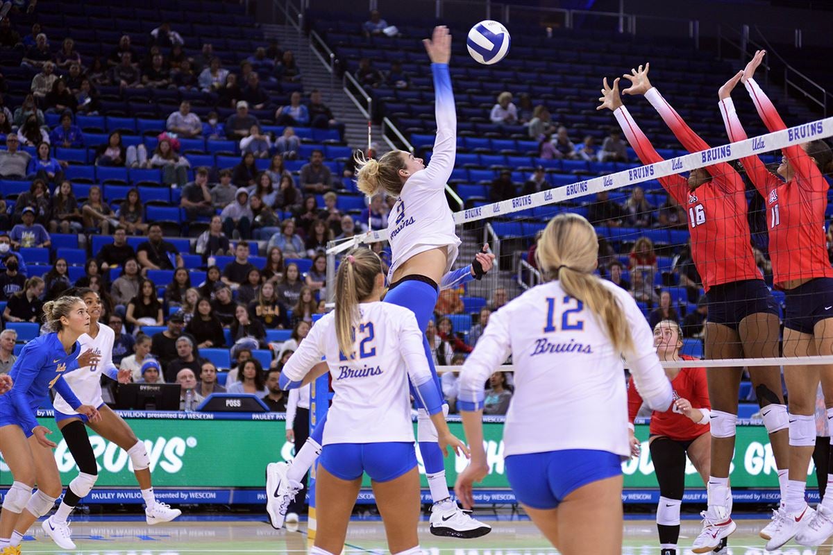 Photos: Women's Volleyball handles Arizona 3-1 in Pauley Pavilion