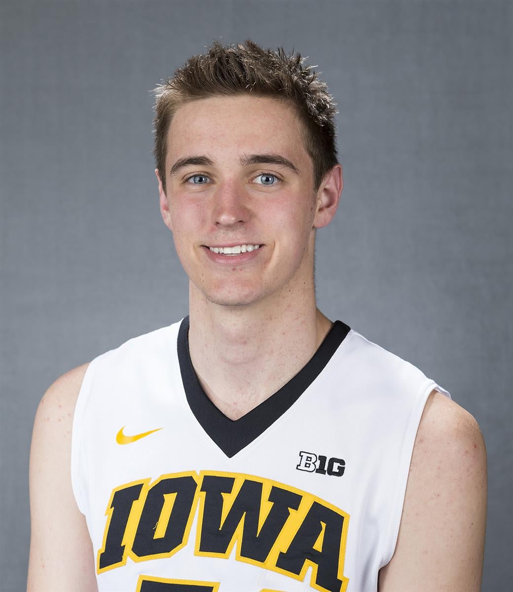 Baer receives scholarship