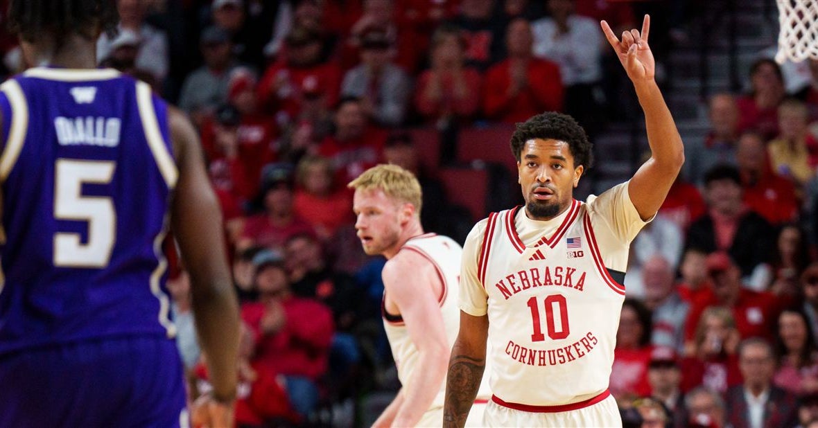 Sandfort, Huskers roll to win over Washington to improve to 19-0