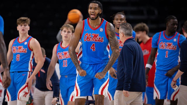 Former Ole Miss center James Scott signs with Georgia