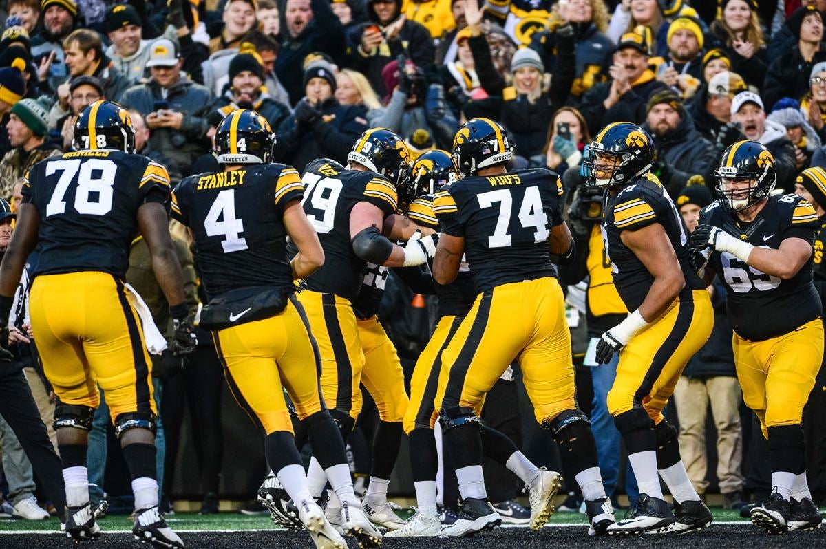 Challenging Path Makes Eric Epenesa Stronger - Sports Illustrated Iowa  Hawkeyes News, Analysis and More