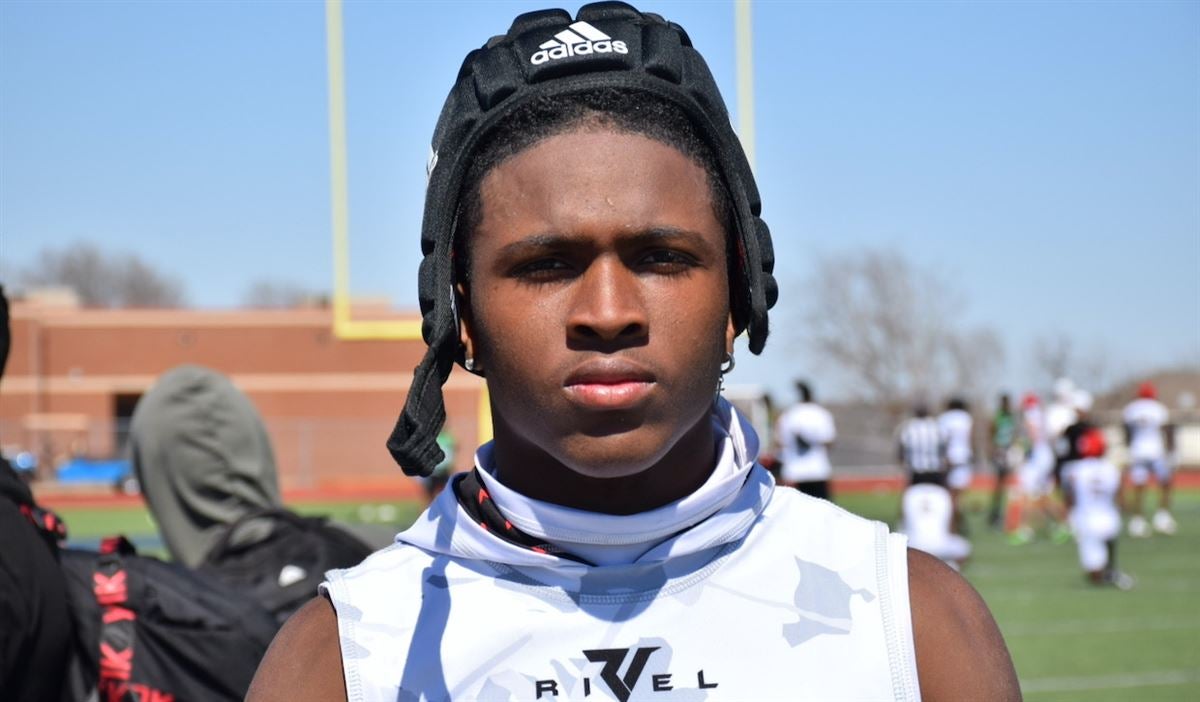 2025 WR Dakorien Moore looking forward to Texas trip