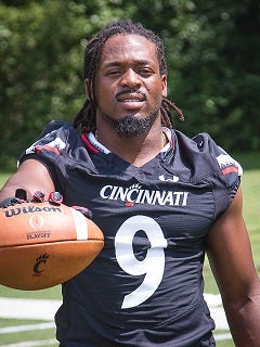 Leviticus Payne Is The Engineroom Of The Cincinnati Bearcats Defense - Down  The Drive