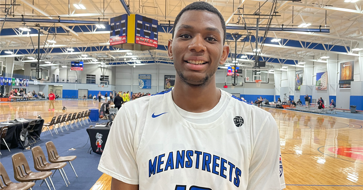 5-star forward Jalen Washington makes official visit to UNC 5-star forward Jalen Washington makes official visit to UNC