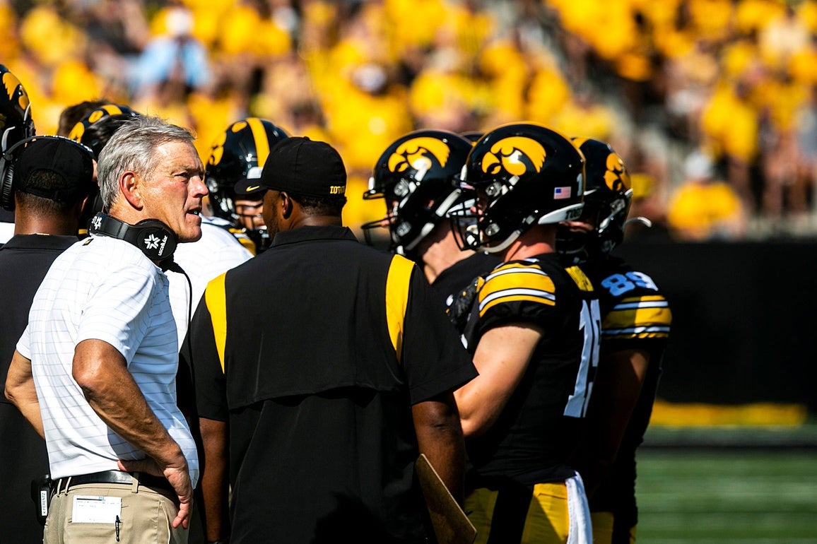CBS Sports College Football experts predict Iowa-Maryland matchup - Vimarsana News