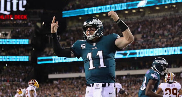 Eagles' Carson Wentz beats out Tom Brady to win FedEx Air Player