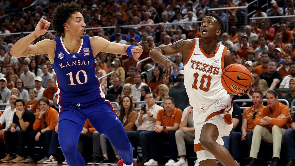 Kansas Jayhawks center Joel Embiid during the NCAA basketball Big 12  Fotografía de noticias - Getty Images