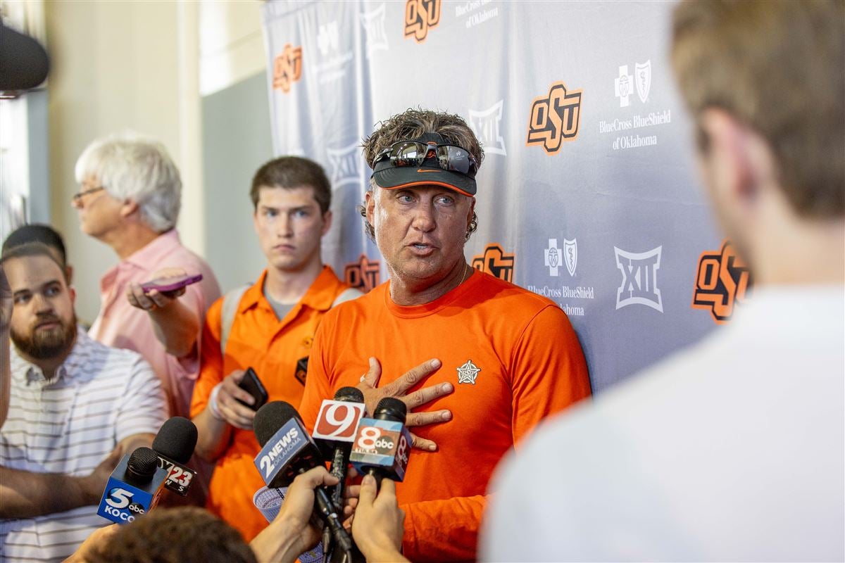 Mike Gundy meets with OK State players, commits to changes