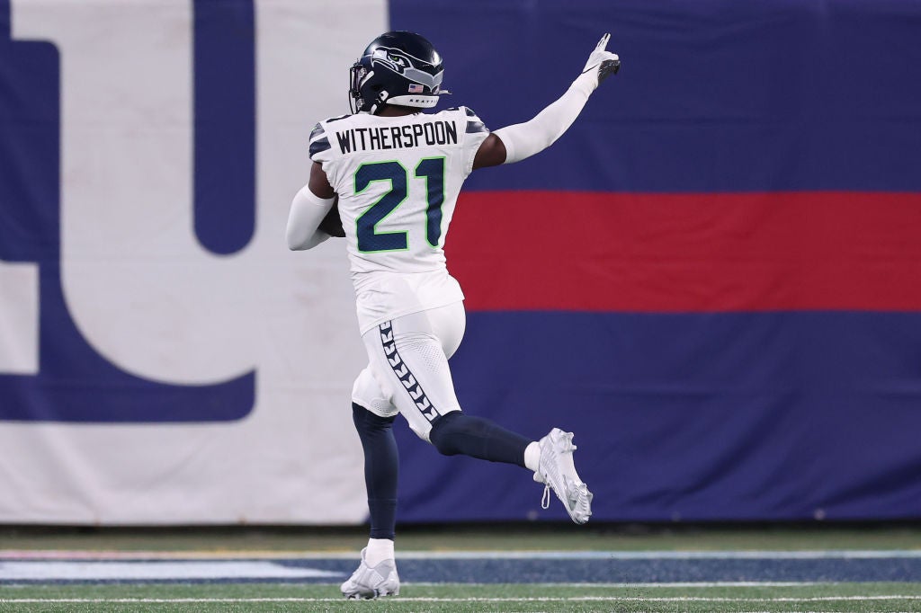 Rookie Devon Witherspoon scores on 97-yard pick-6 as Seahawks' defense  leads Seattle over Giants -  5 Eyewitness News