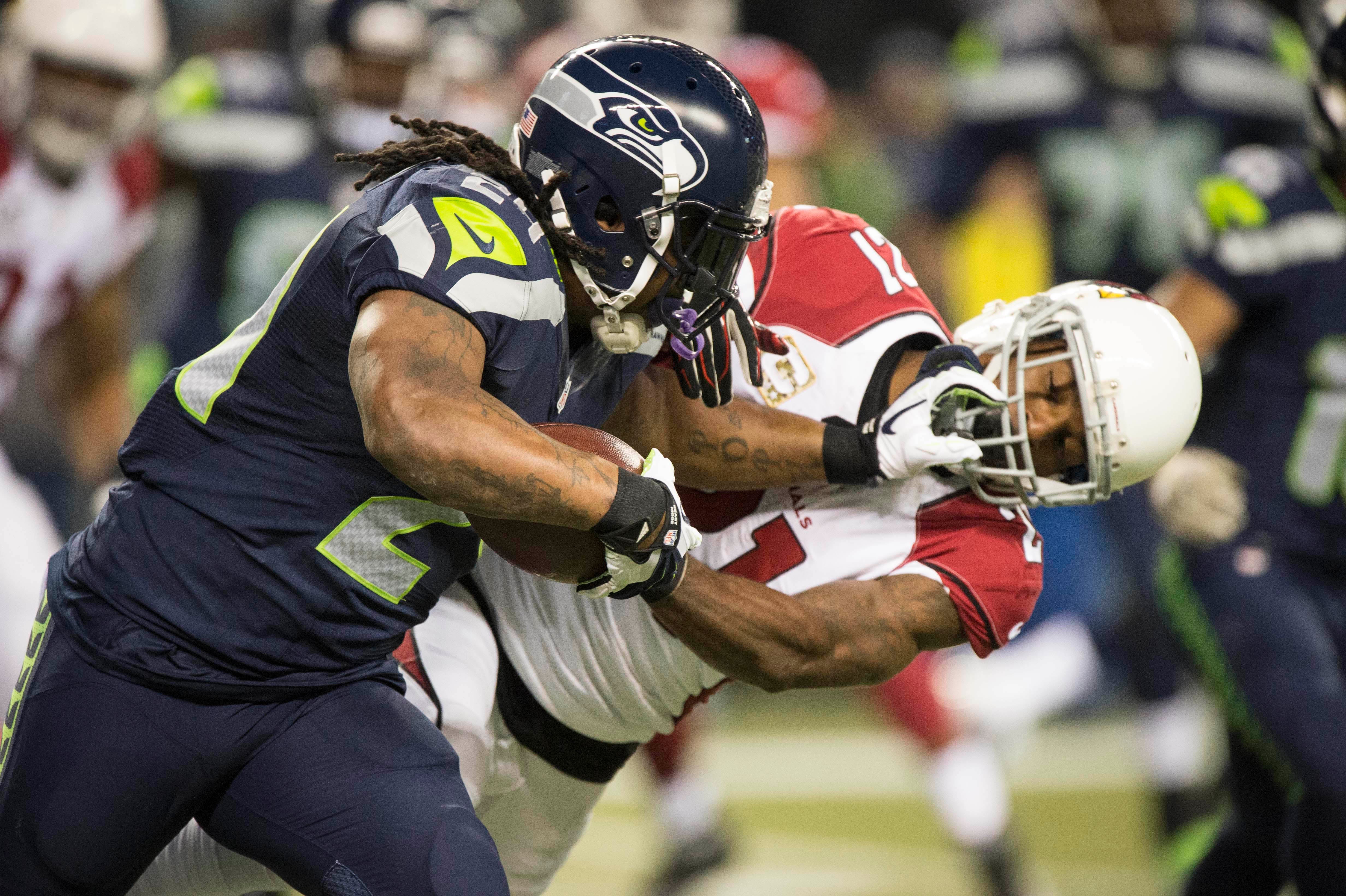 Video: Marshawn Lynch activates Beast Mode at youth football camp