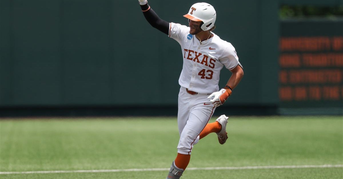 Texas baseball stomps Tarleton State 16-2, advances to Austin Regional final