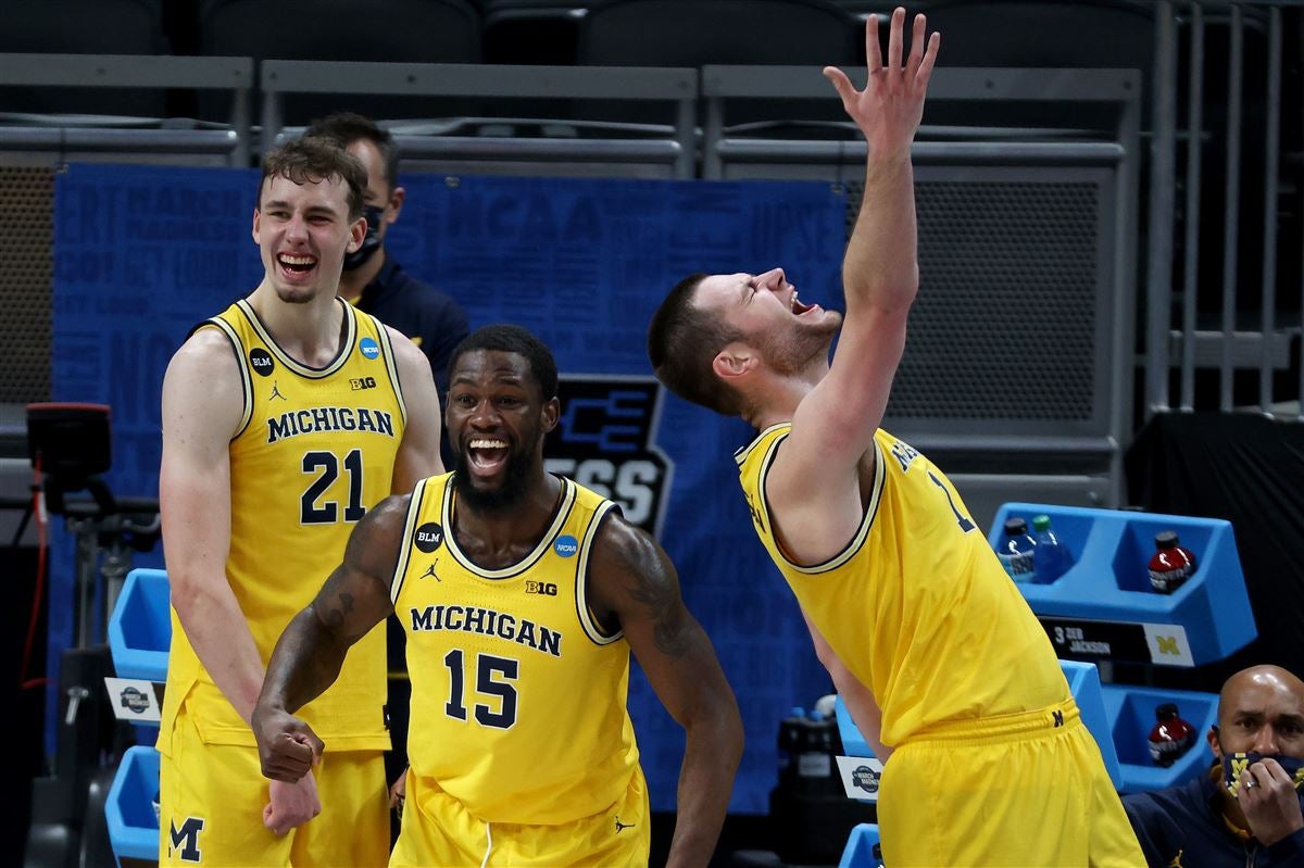 NCAA Tournament picks against the spread for Tuesday's Elite Eight games