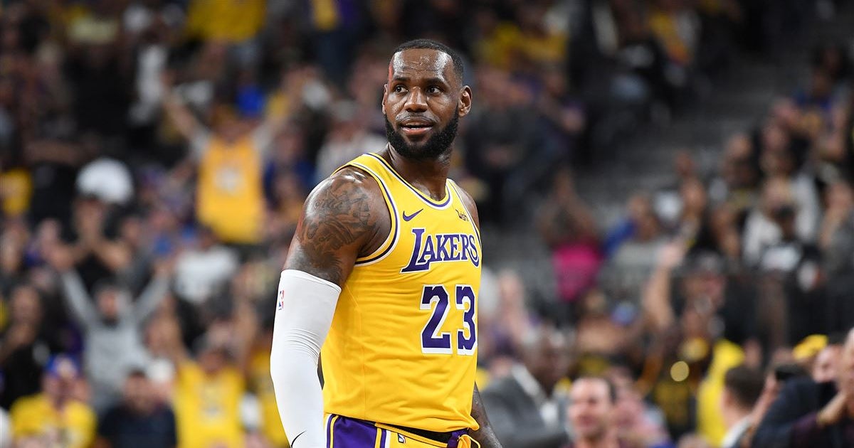 What channel are the Los Angeles Lakers playing on tonight