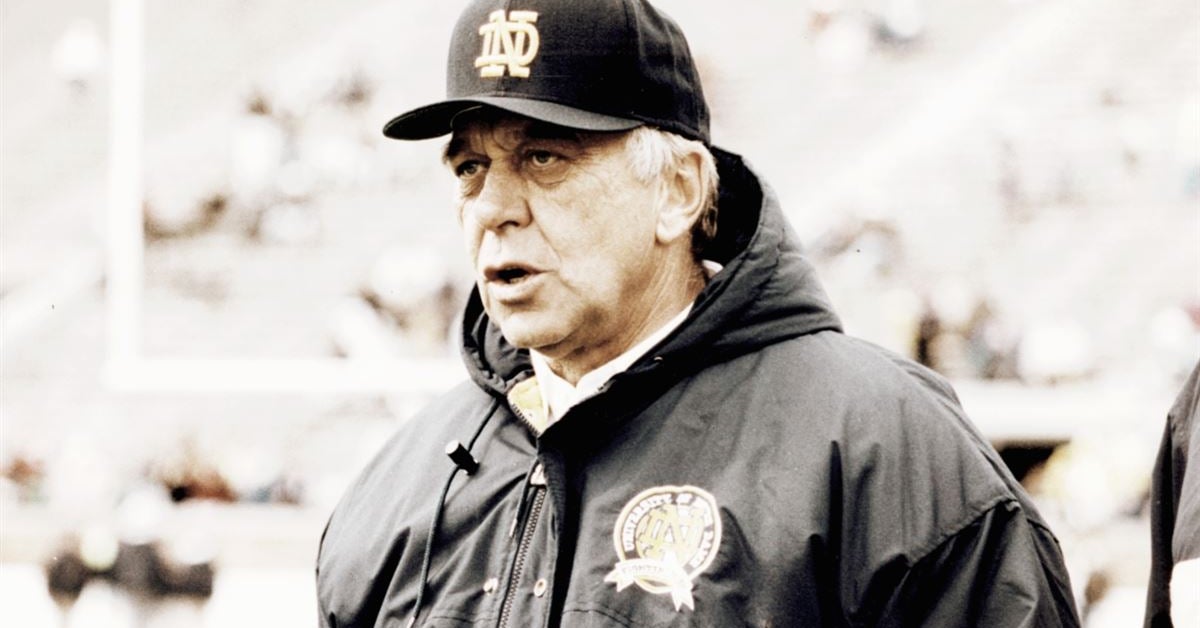 Tom Clements Tom Clements Reflects on Legendary OL Coach Joe Moore