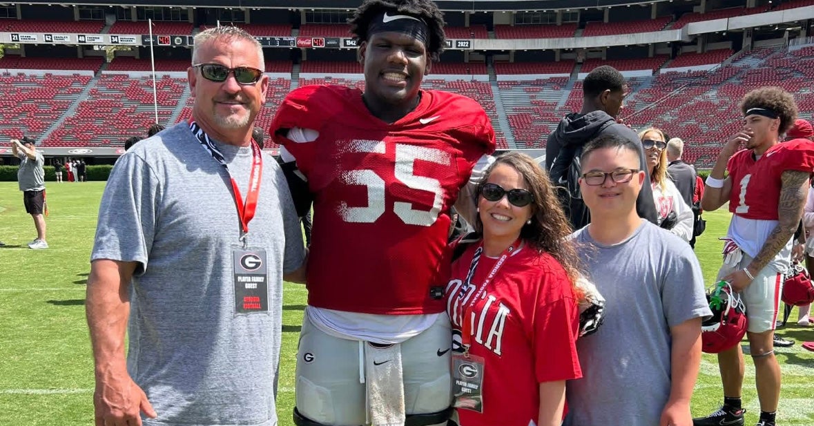 Georgia offensive lineman Zykie Helton undeterred despite facing obstacles on and off field