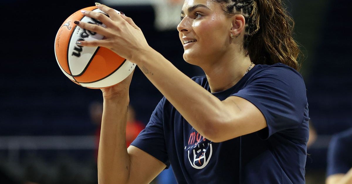 Former UCLA star Lauren Betts wins ESPY for Best College Athlete in Women's Sports