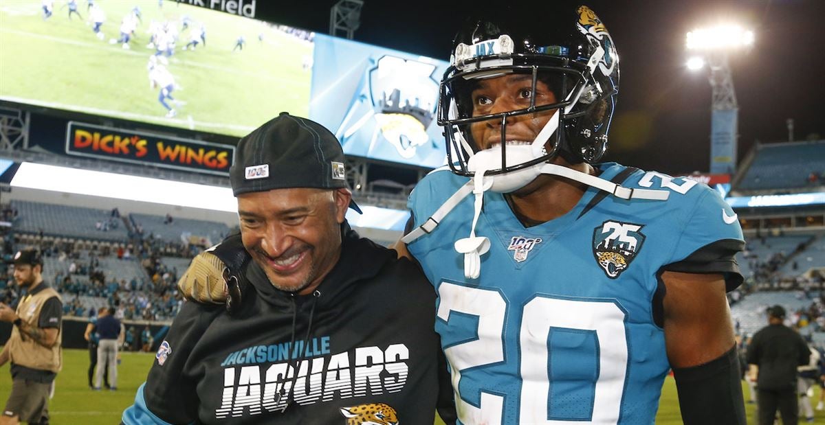 Jalen Ramsey mentors defensive backs during recovery from