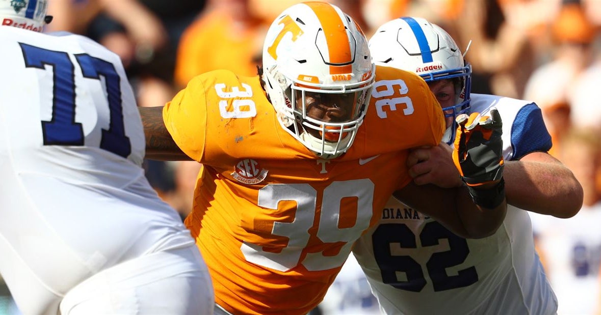 Kendal Vickers goes from CFL to NFL, makes Raiders roster