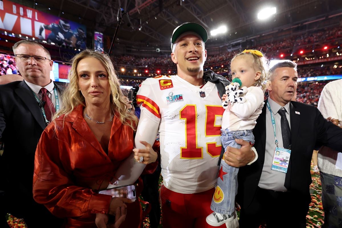 Patrick Mahomes Owes 5 Teammates a Huge Favor for Helping Him Inch