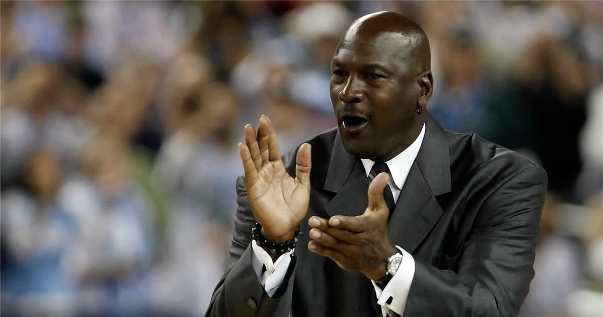 Roy Williams dons special Jordan 1 sneakers against Virginia Roy Williams dons special Jordan 1 sneakers against Virginia