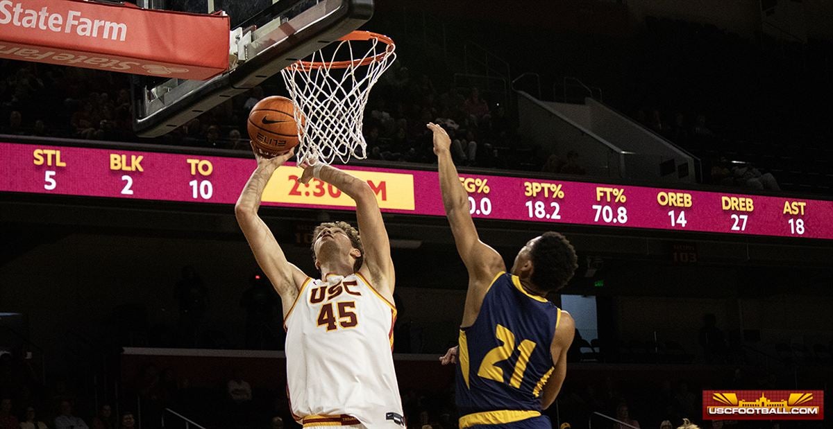 Gabe Dynes, USC, Center