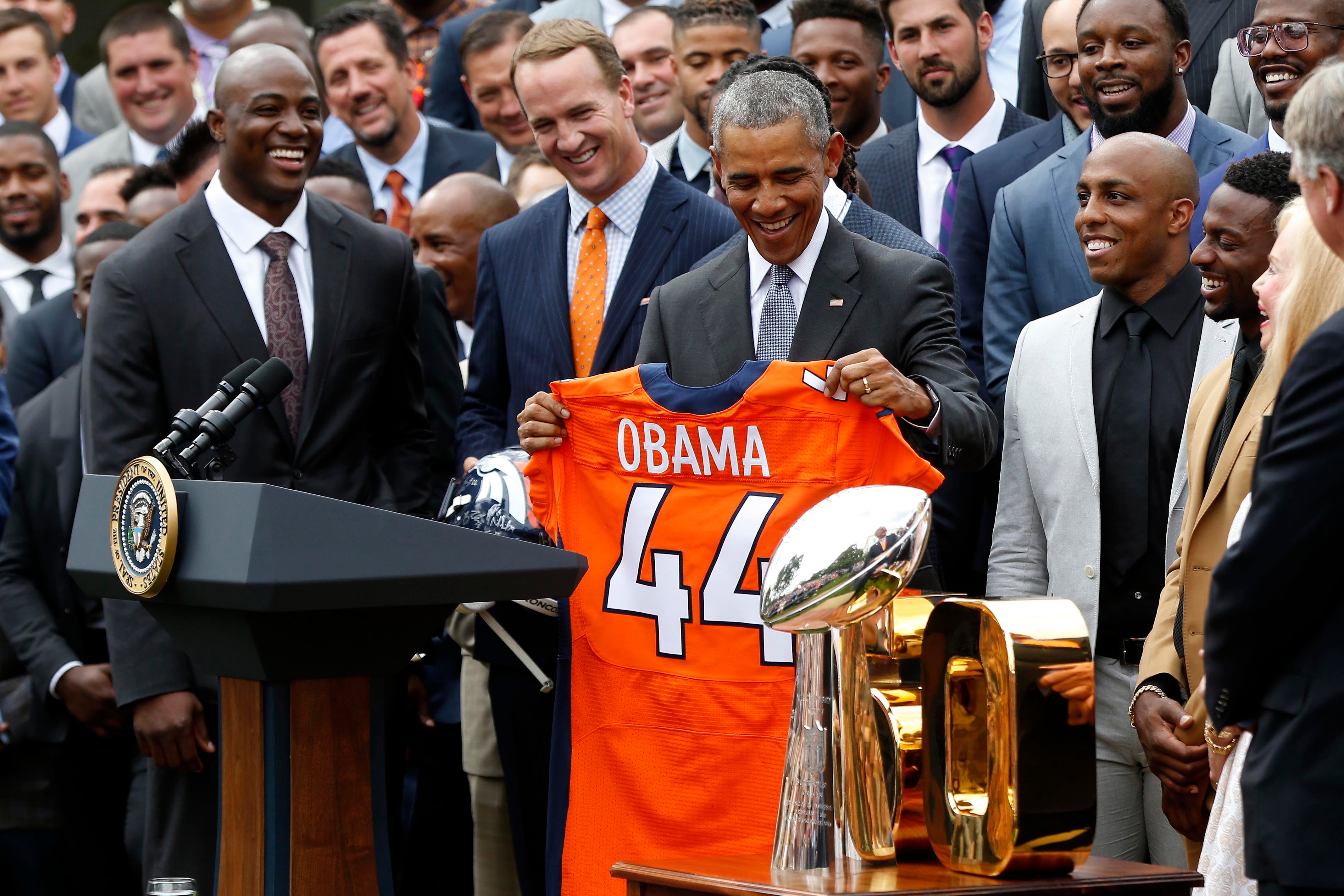 Obama honors Super Bowl champion Broncos at White House