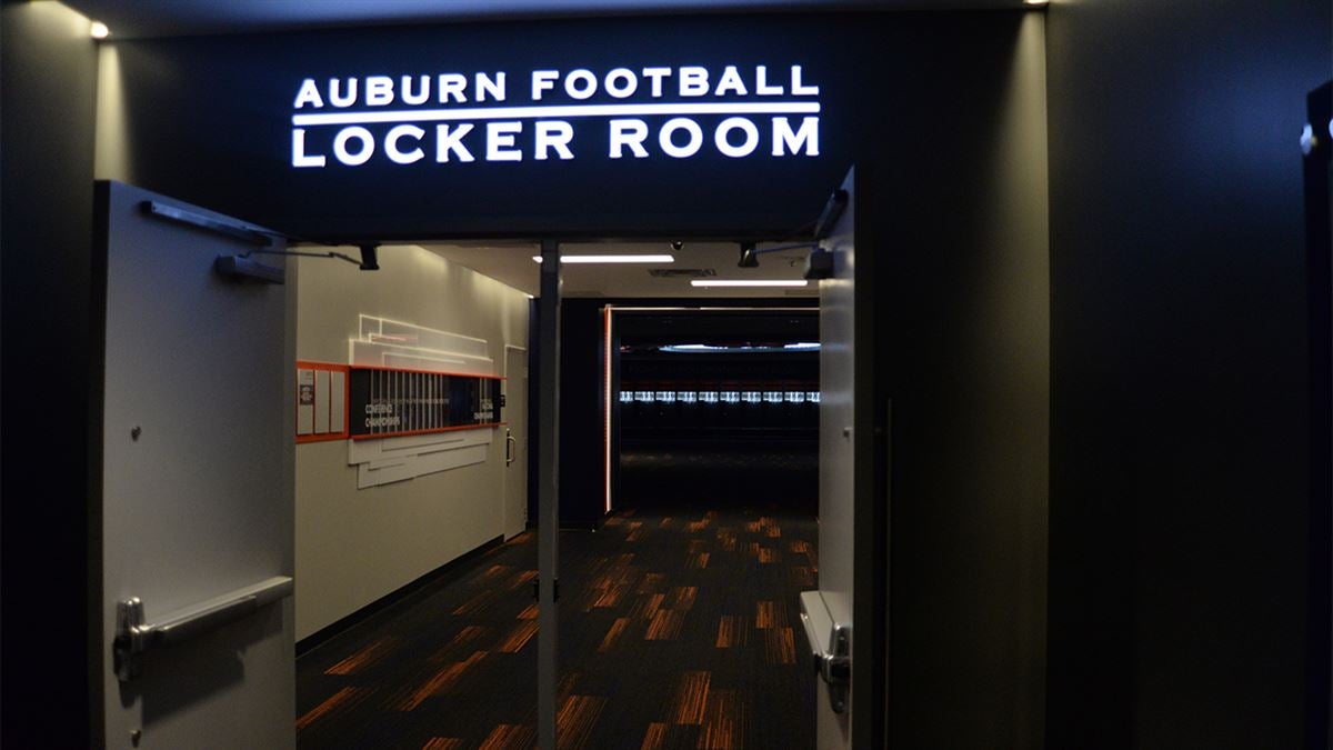 Itat Photo Gallery Harbert Recruiting Center And Au Locker Room