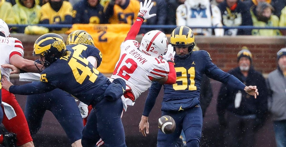 Watch: Omar Brown intercepts Minnesota QB