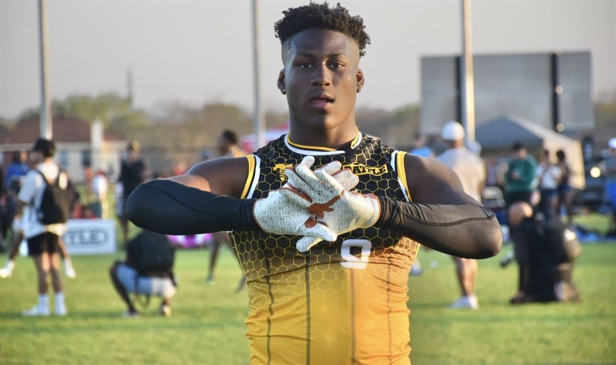 Five-star linebacker Anthony Hill officially signs with Texas - Vimarsana News