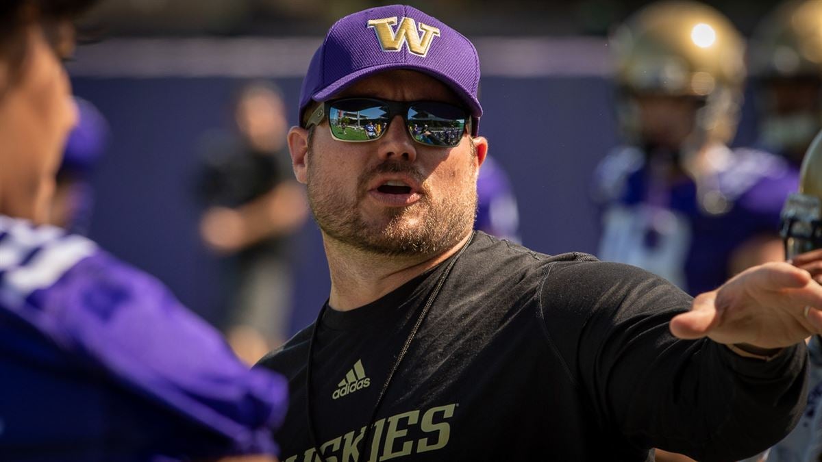 Scott Huff Knows It's A Fine Line While Cross-Training Washington's  Offensive Linemen