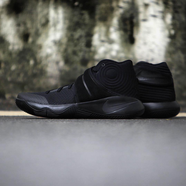 kyrie 2 triple black