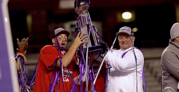 Fresno State to retire jerseys of Judge, Batesole in November