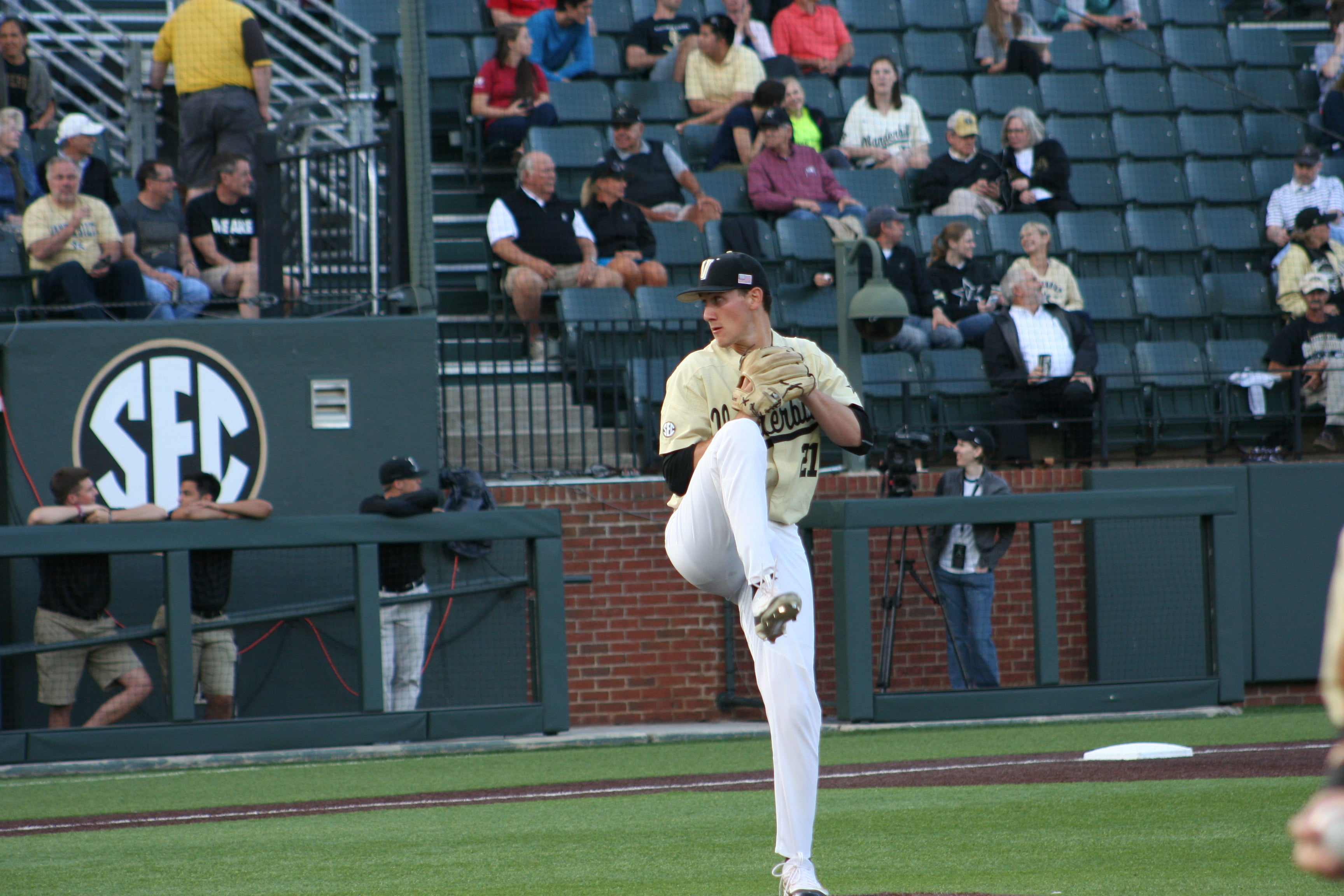 REPORT: LSU lands Vandy shortstop Carter Young through transfer portal