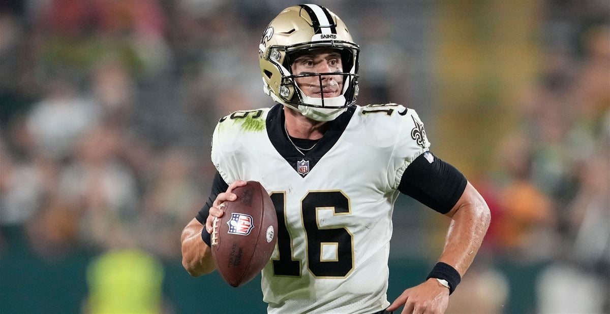 Philadelphia Eagles claim Ian Book off of waivers from the Saints