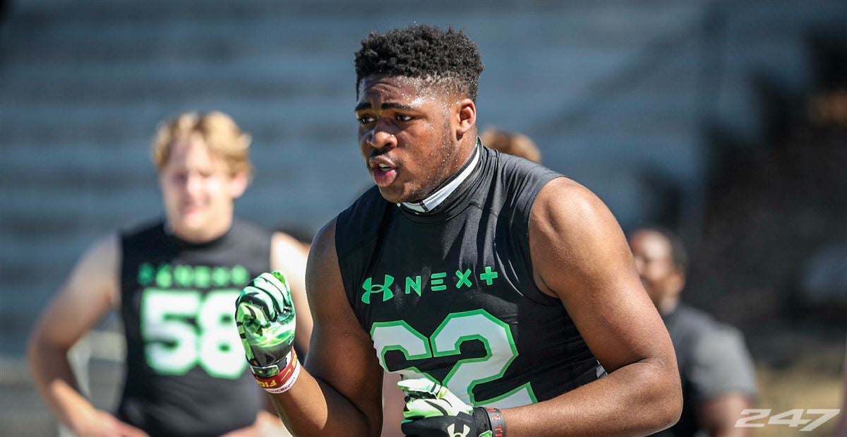 Four-Star DL Kelze Howard locks in first four official visits with a summer commitment pending