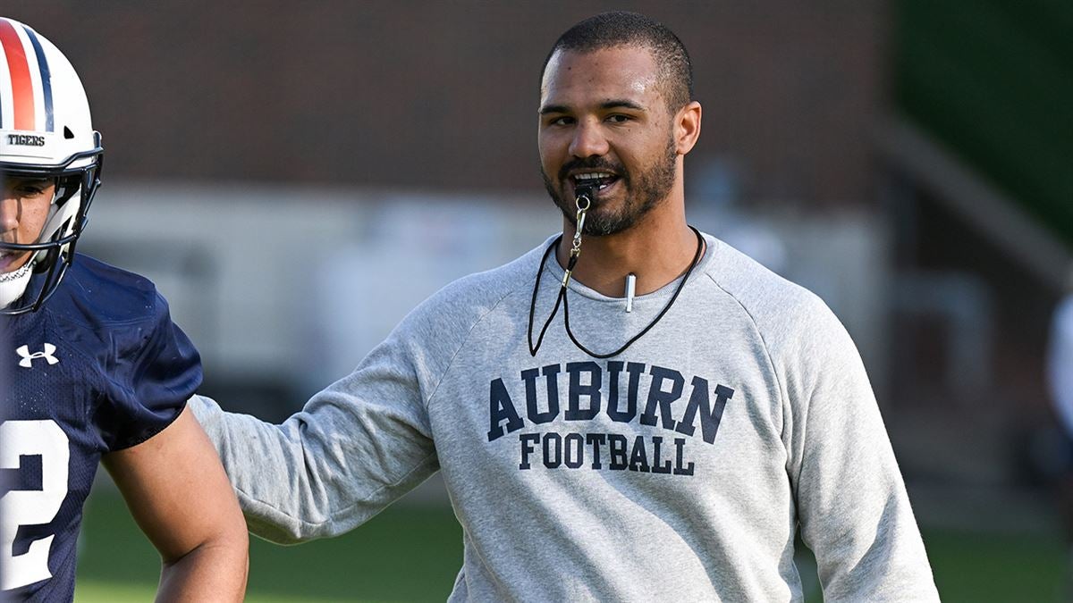 VIDEO: Linebacker coach Christian Robinson during drills