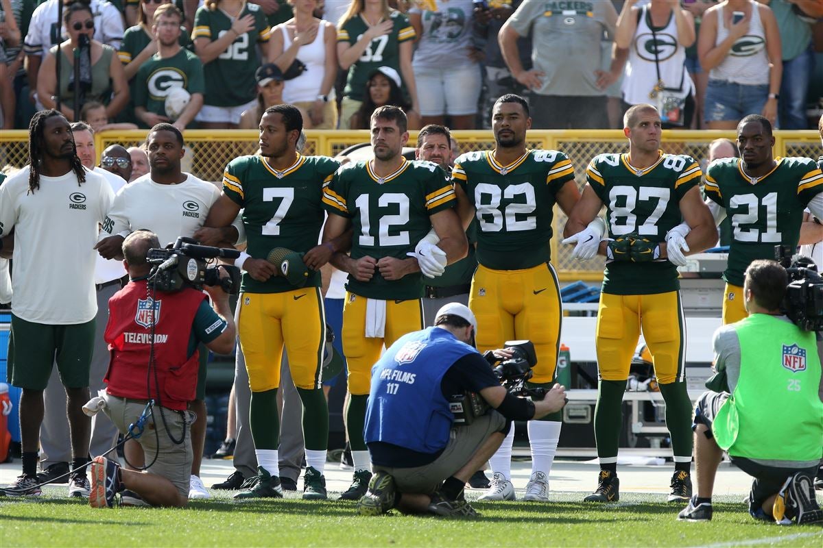 green bay packers kneeling