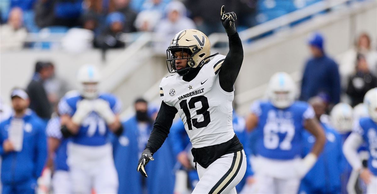 Why Vanderbilt was wearing blue uniforms