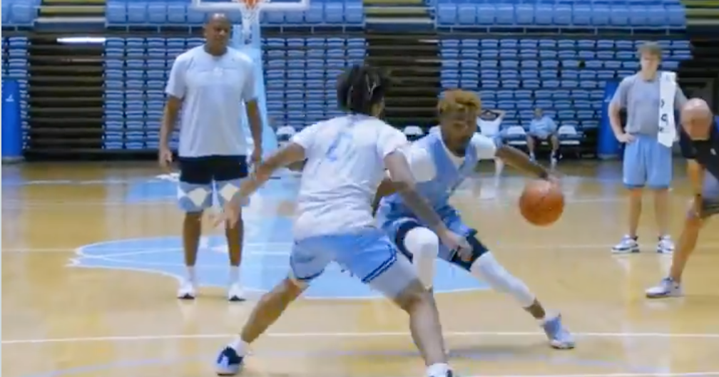 Hubert Davis Stresses Competition with One-on-One Drills Hubert Davis Stresses Competition with One-on-One Drills