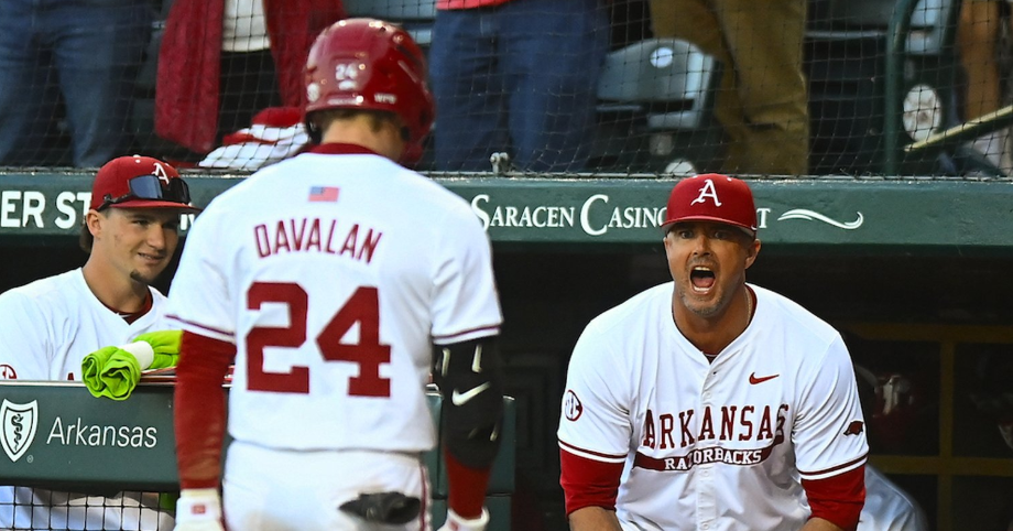 Red Wolf Vs Razorbacks Razorbacks use long ball to down Red Wolves, 7-3