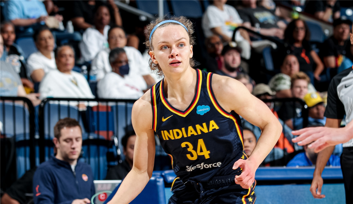 Dear WNBA, please put numbers on the front of the uniforms