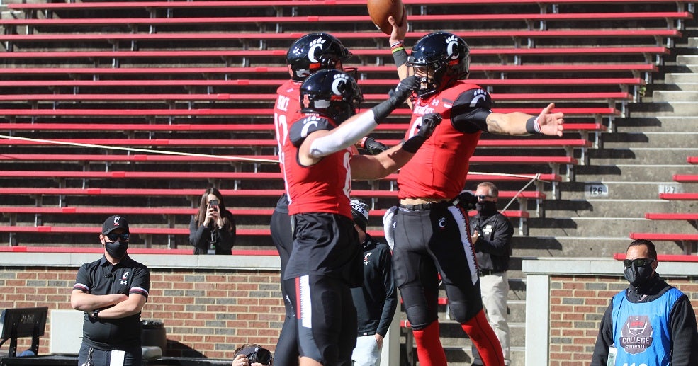 7 Cincinnati Bearcats Haunt The Memphis Tigers 49 10