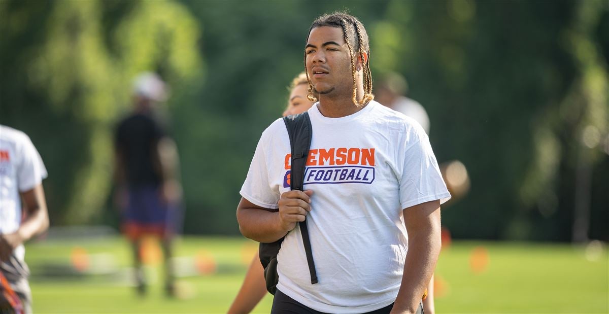 2025 three-star OL Jaylan Beckley decommits from Clemson