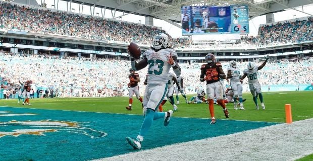 Miami Dolphins play Cleveland Browns at Hard Rock Stadium