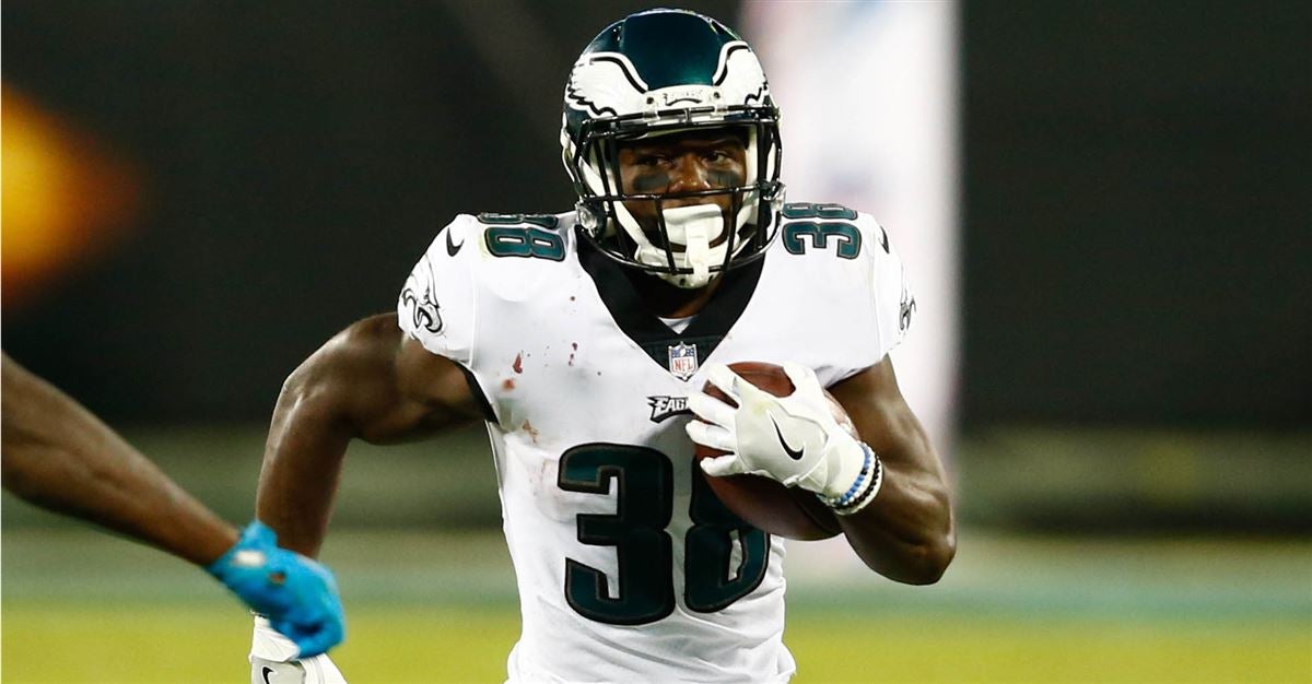 VIDEO: Ex-Patriots and Eagles RB Kenjon Barner Surprises Dad With